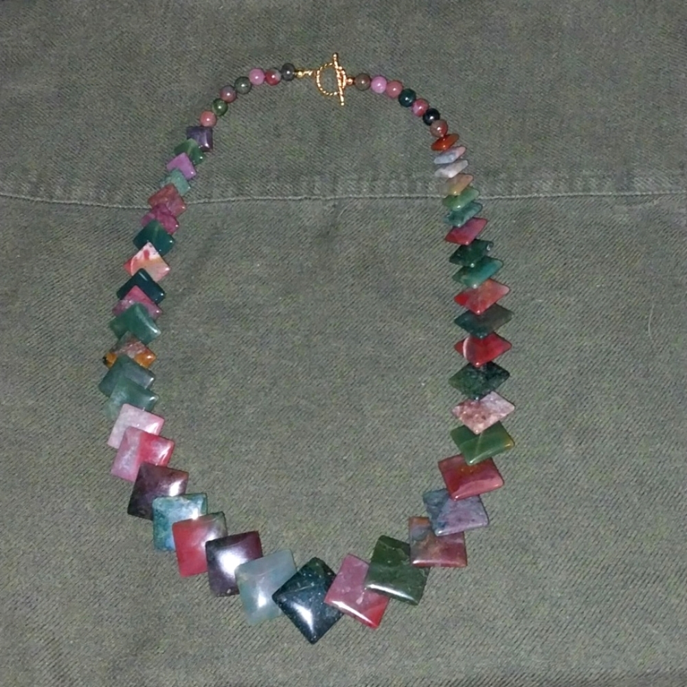 Vintage polished jasper agate jade stones necklace.